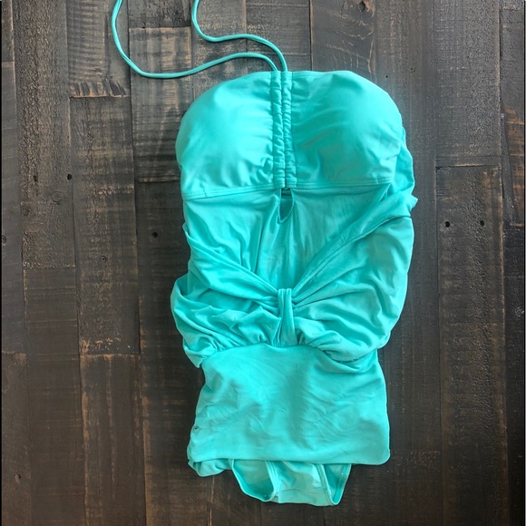 One piece bathing suit - Picture 1 of 2